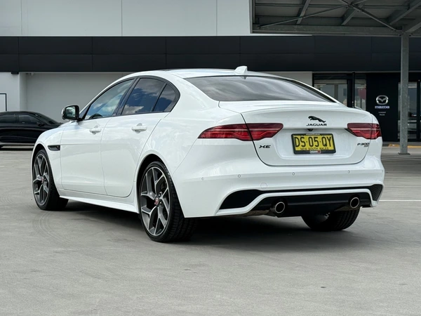 2021 Jaguar Xe P300 R-Dynamic SE Four Wheel Drive Automatic